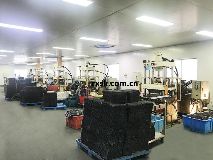 硫化(hua)沖切(qie)車(che)間(jian)