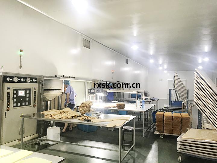 硫化(hua)沖切(qie)車(che)間(jian)